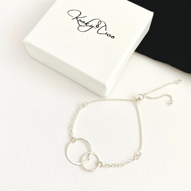 Sisters bracelet with interlocking circles on chain bracelet. KookyTwo.