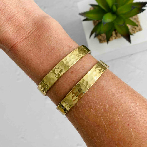 Summer gold bracelet with textured effect for summer days by the beach. KookyTwo.