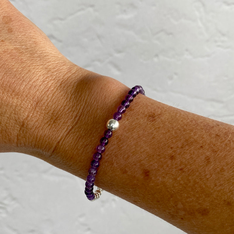 P&R:UK Amethyst Natural Irregular Crystal Chip Bracelet - Healing Stones,  Chakra Balancing, Handcrafted Jewelry for Calm and Spiritual Growth :  Amazon.co.uk: Health & Personal Care