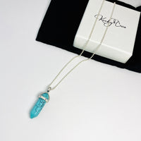 Green point pendant necklace in turquoise.