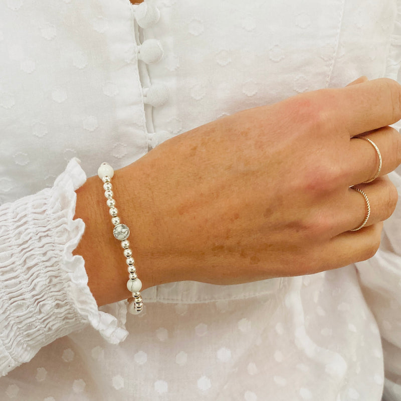 Silver bead and white howlite beads bracelet.